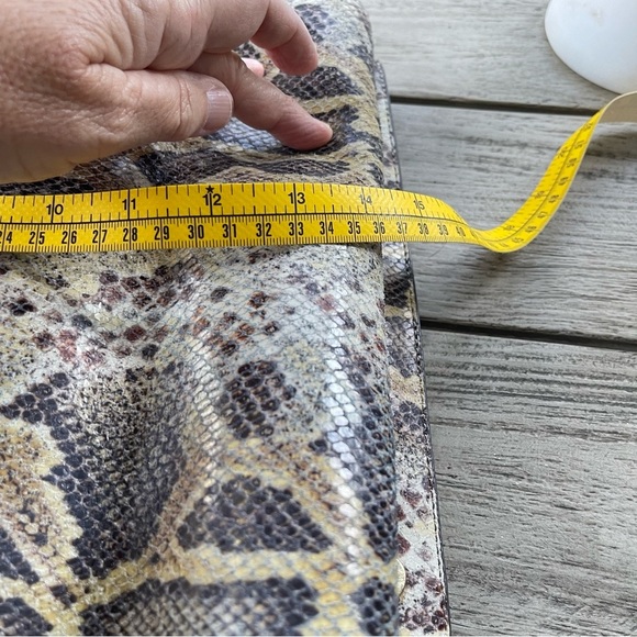 G.I.L.T Snakeskin Patterned Large Tote Bag
(Got It Love It) - Picture 12 of 16